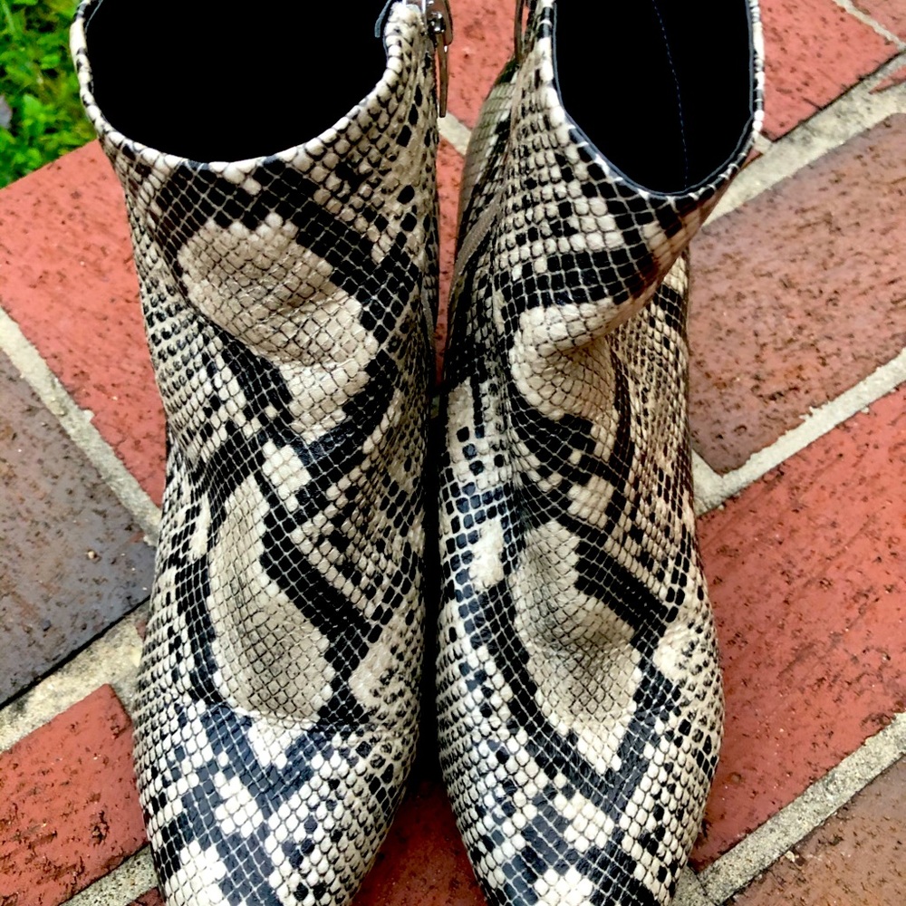 Adorable Snakeskin boot size 10